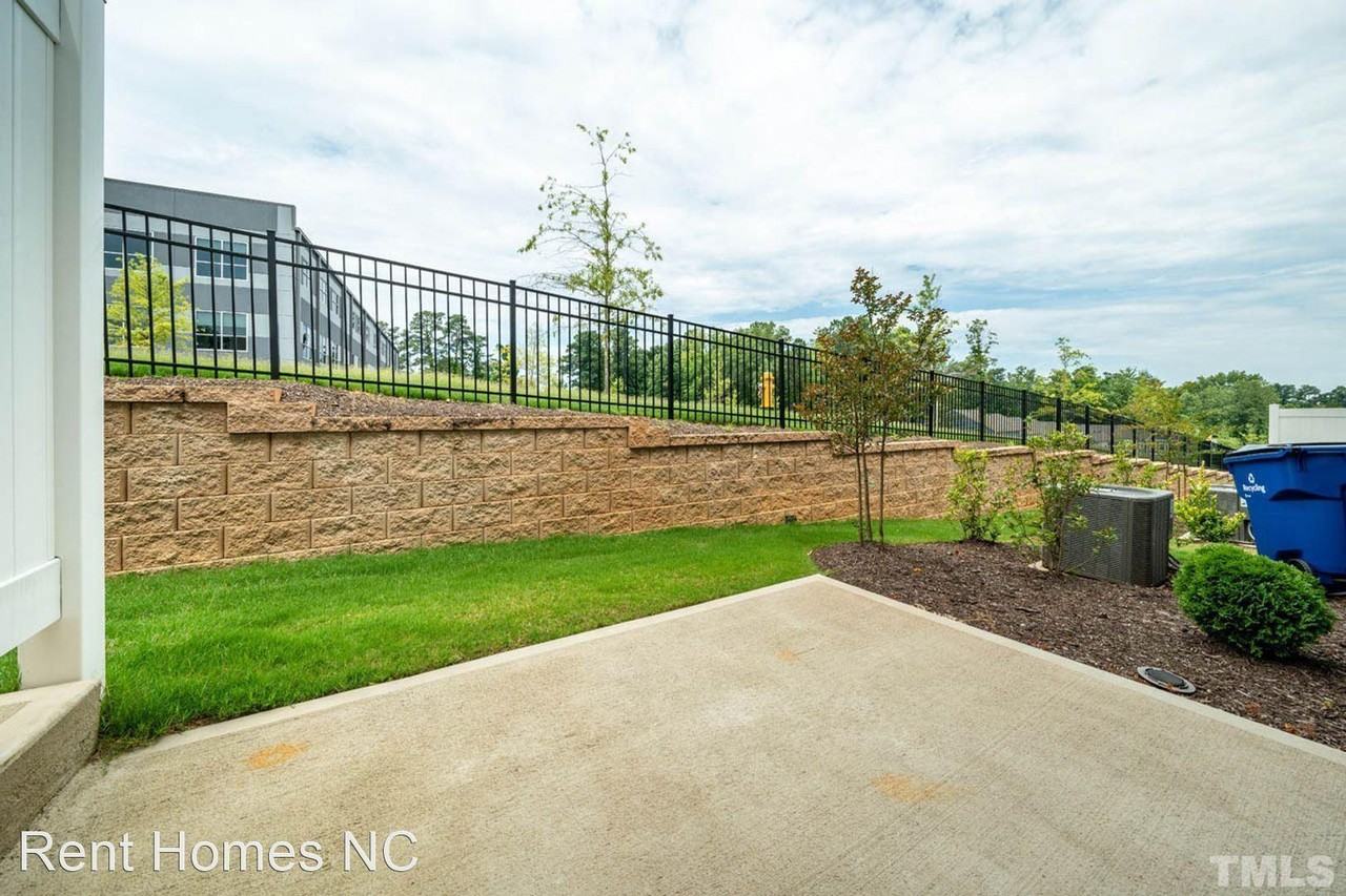 838 Oak Center Dr - Photo 5 of 28