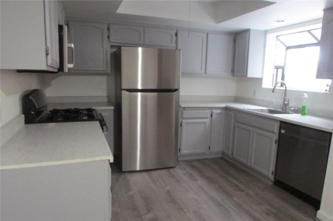 2440 Lakeside Dr - Photo 2 of 12