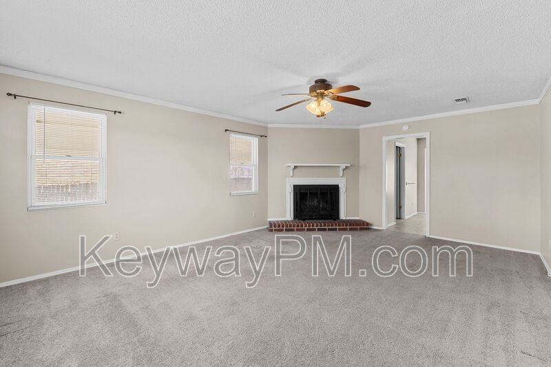 4553 Hillside Dr - Photo 4 of 15