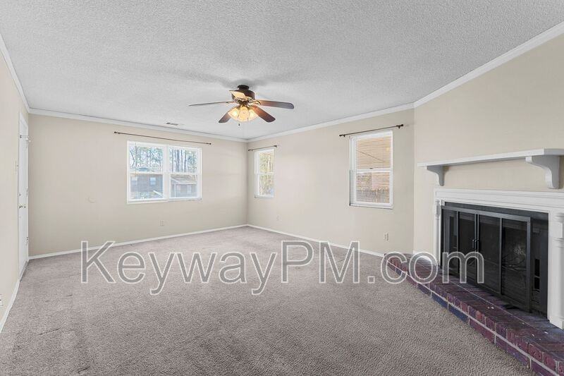 4553 Hillside Dr - Photo 5 of 15