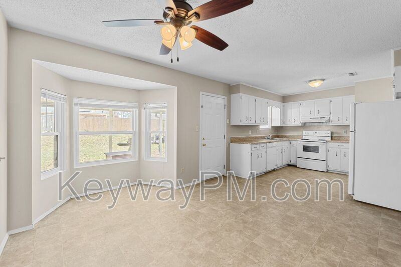 4553 Hillside Dr - Photo 7 of 15