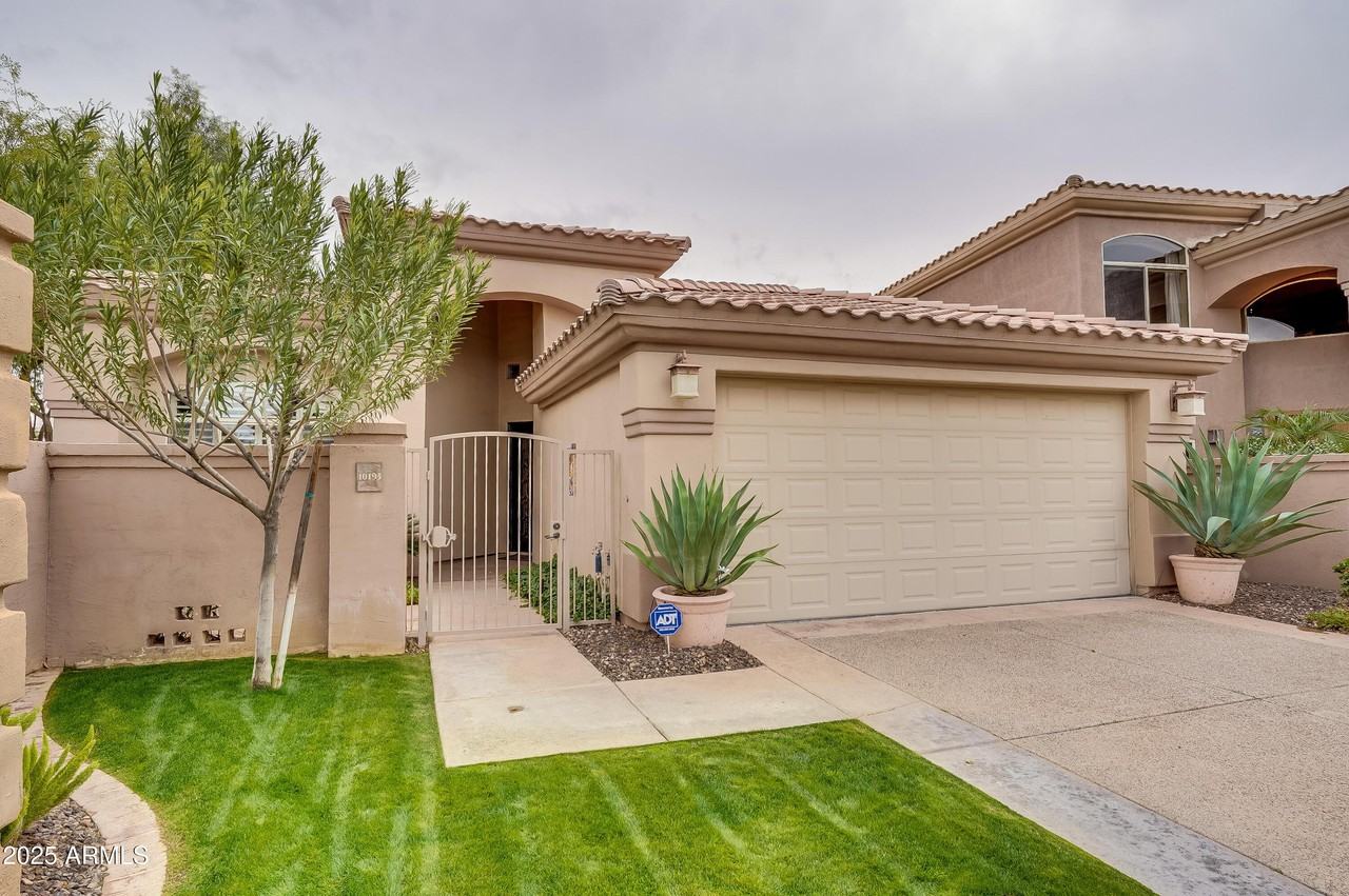 10193 E Bayview Dr - Photo 3 of 44