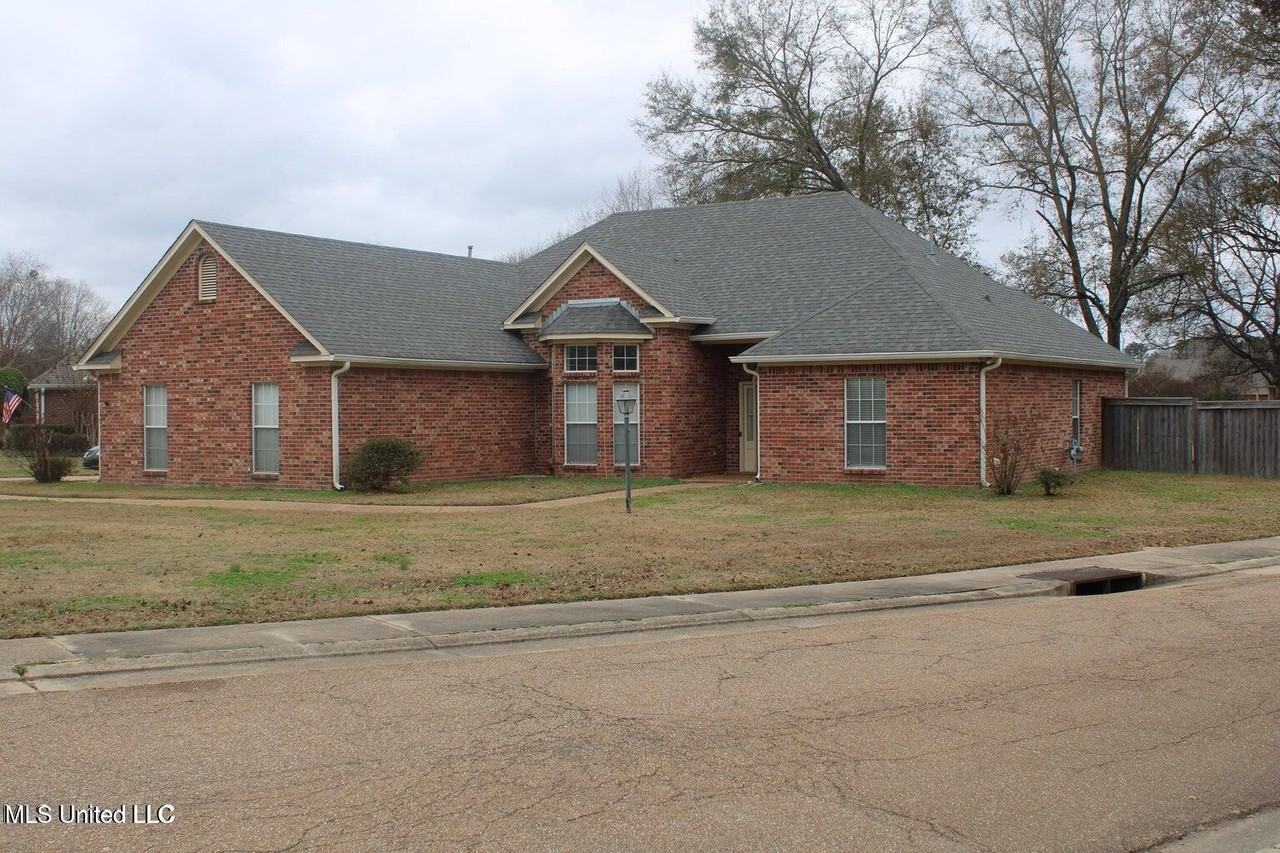100 Navajo Cir - Photo 2 of 34