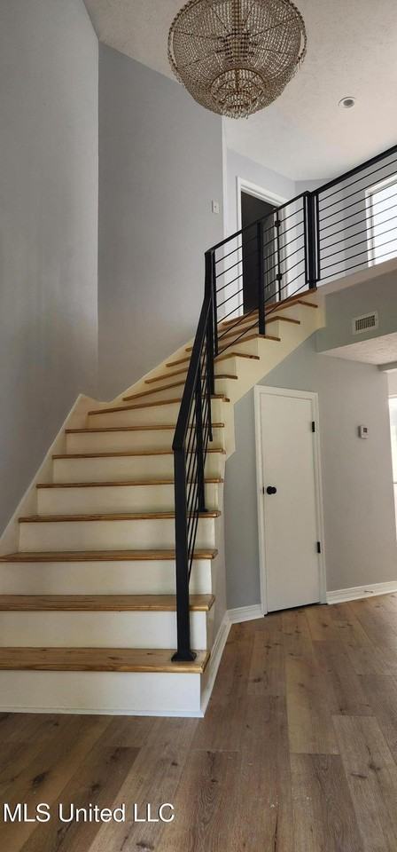 273 Springwood Dr - Photo 2 of 20