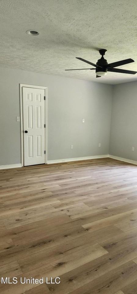 273 Springwood Dr - Photo 3 of 20