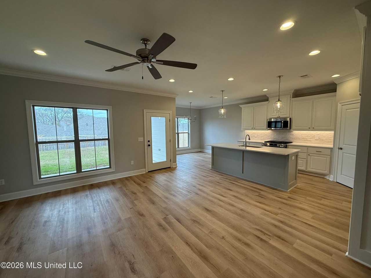 352 Willow Way - Photo 3 of 21