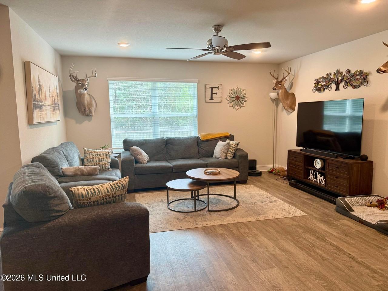 6439 Eastland Cir - Photo 3 of 6