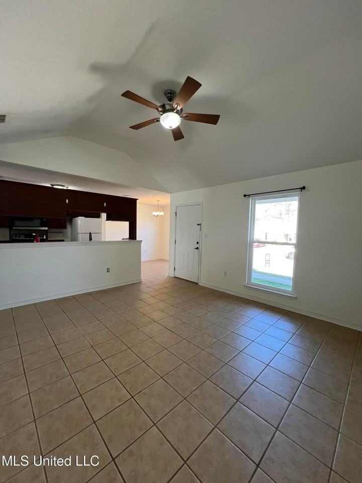 13463 Addison Ave - Photo 3 of 14