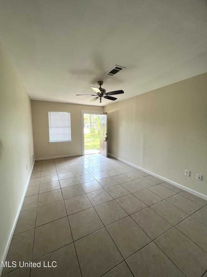 3401 54th Ave - Photo 2 of 7