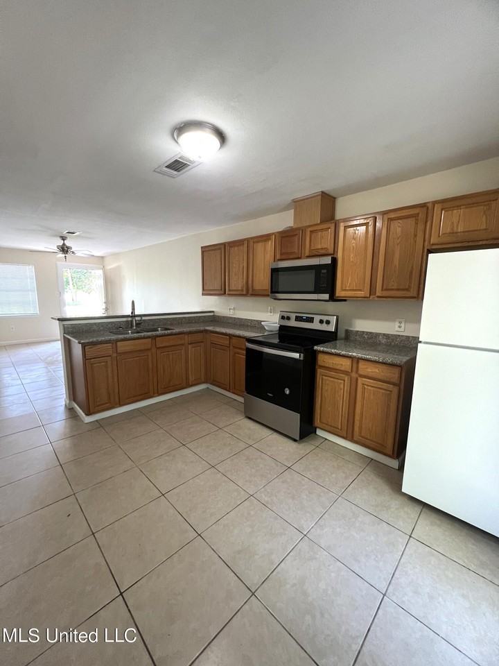 3401 54th Ave - Photo 3 of 7