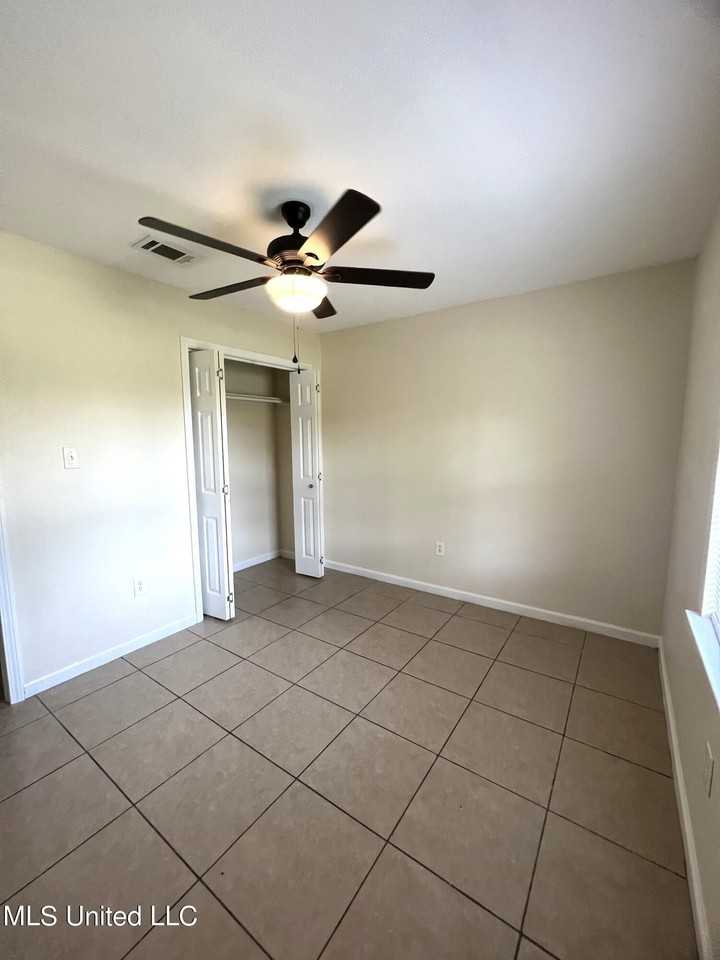 3401 54th Ave - Photo 4 of 7