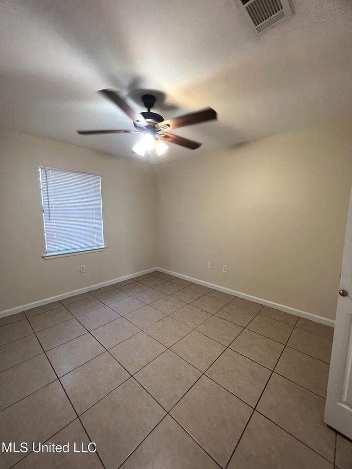 3401 54th Ave - Photo 6 of 7