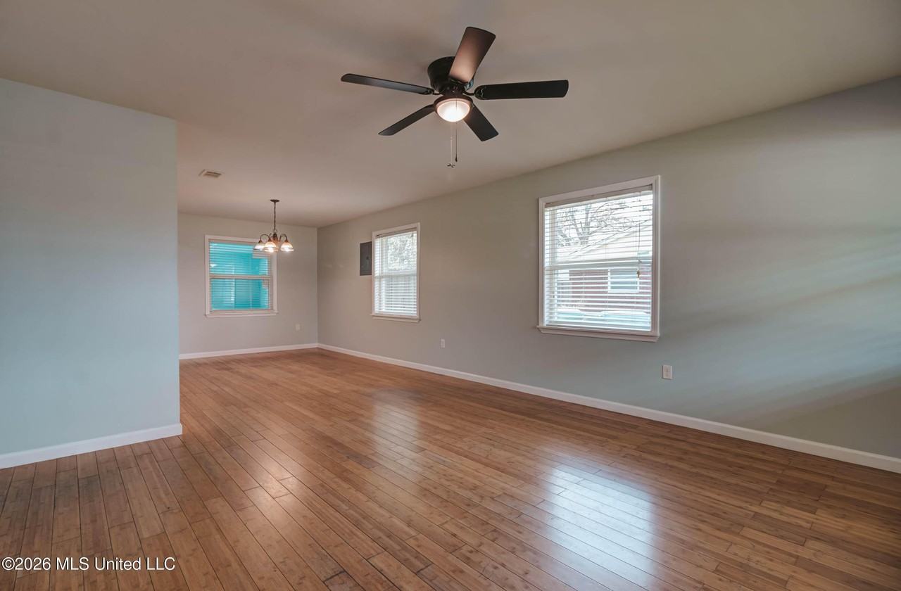 2228 Gregory Blvd - Photo 2 of 35