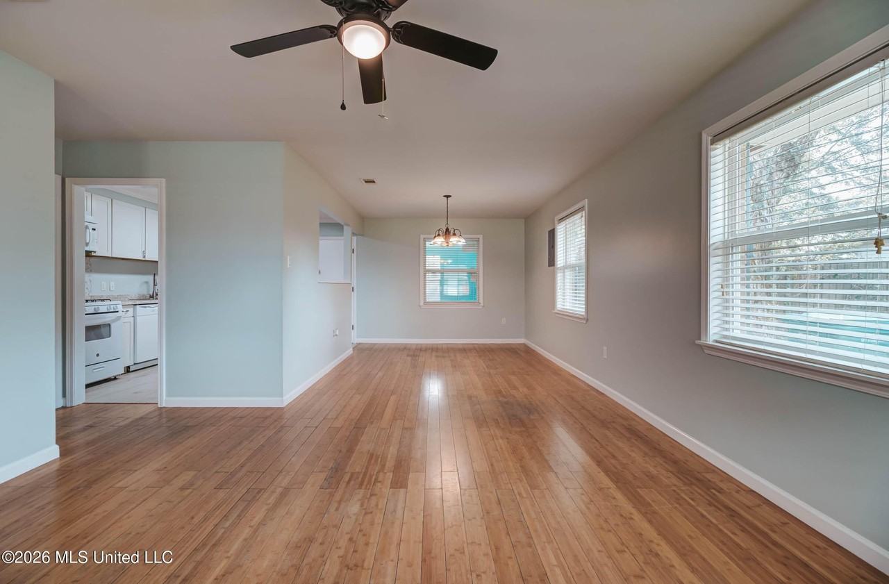 2228 Gregory Blvd - Photo 3 of 35