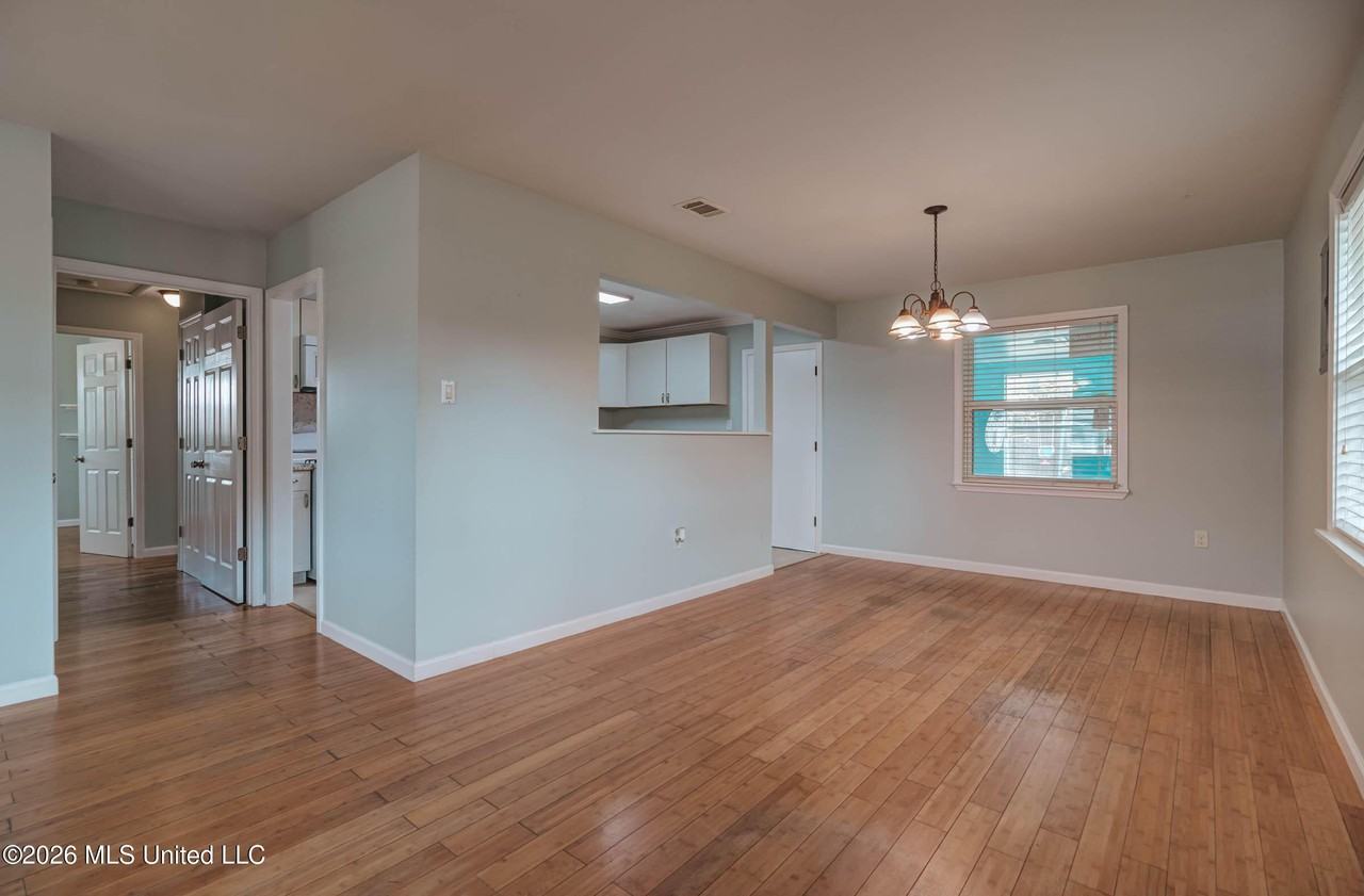 2228 Gregory Blvd - Photo 7 of 35