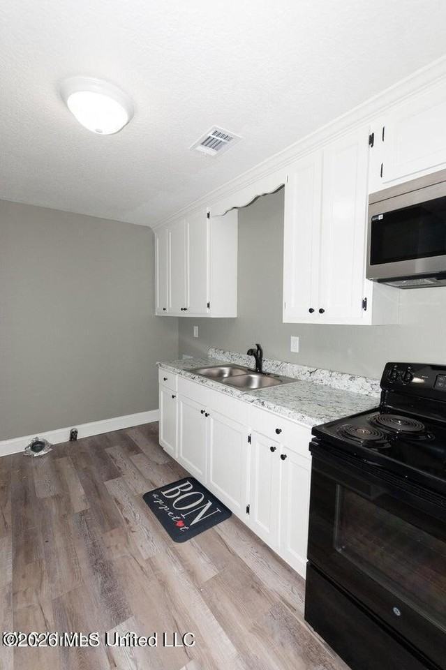 2214 22nd St - Photo 3 of 6