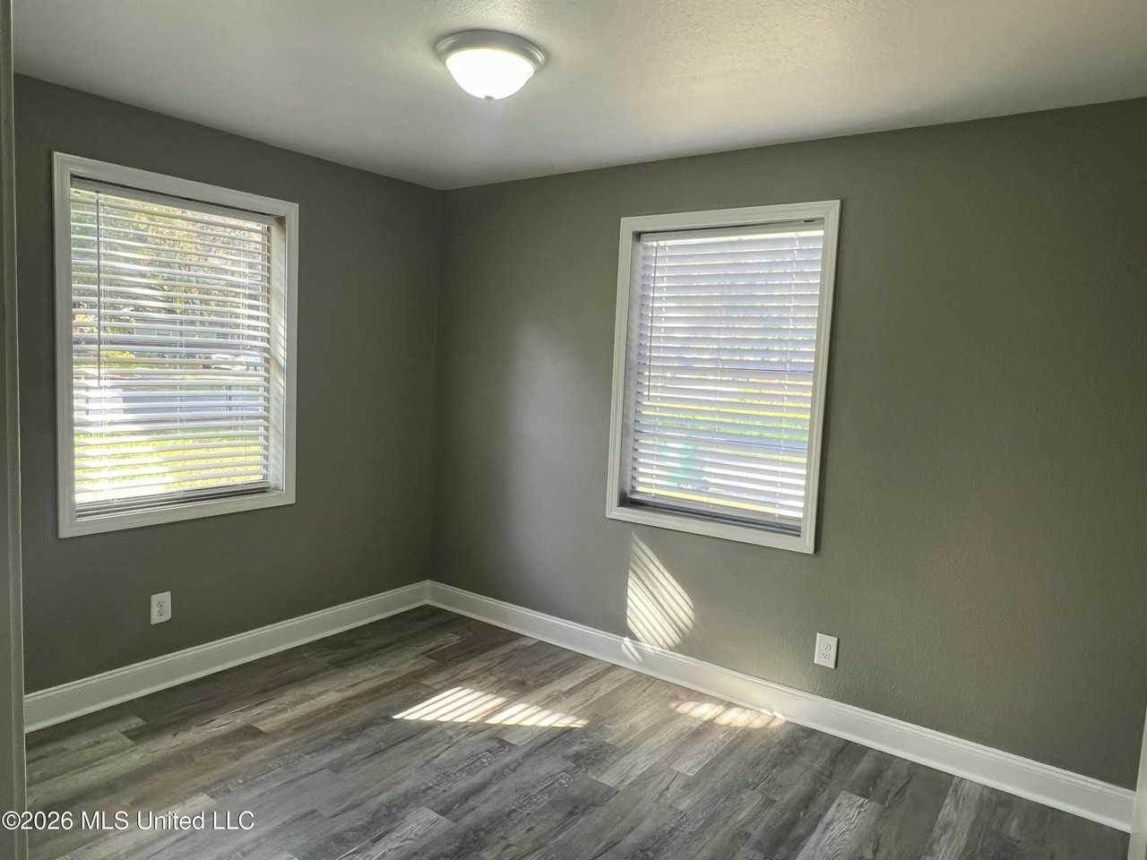 2214 22nd St - Photo 4 of 6