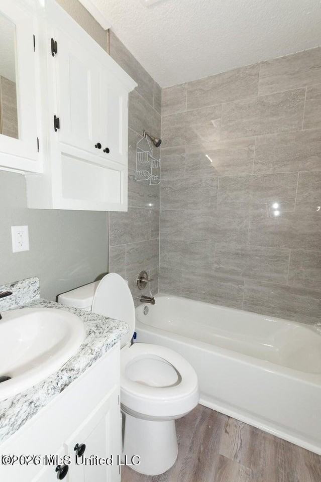 2214 22nd St - Photo 5 of 6