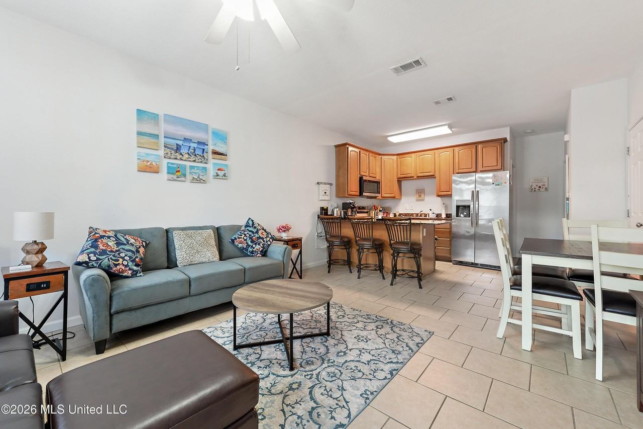 1270 Century Oaks Dr - Photo 3 of 21