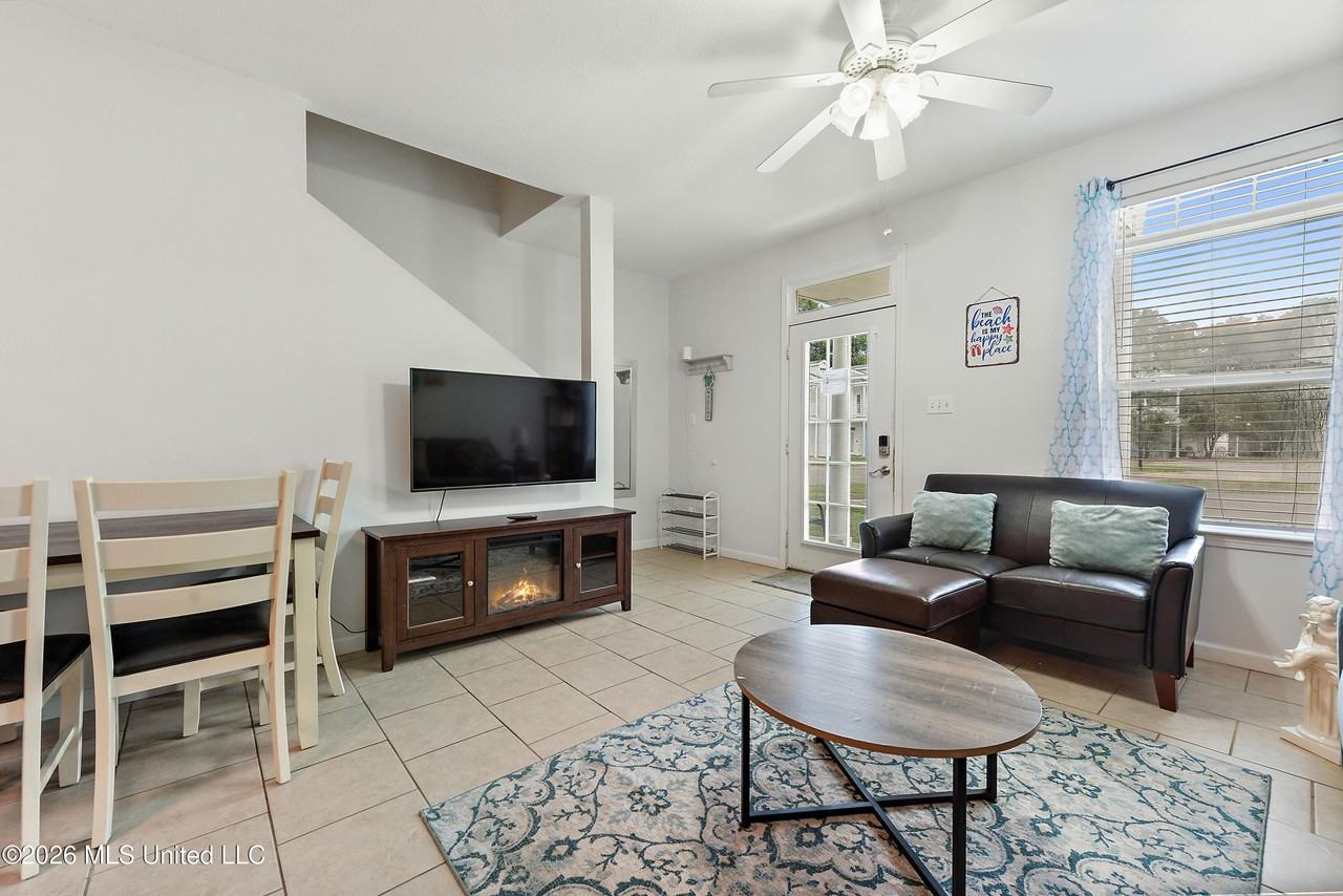 1270 Century Oaks Dr - Photo 4 of 21