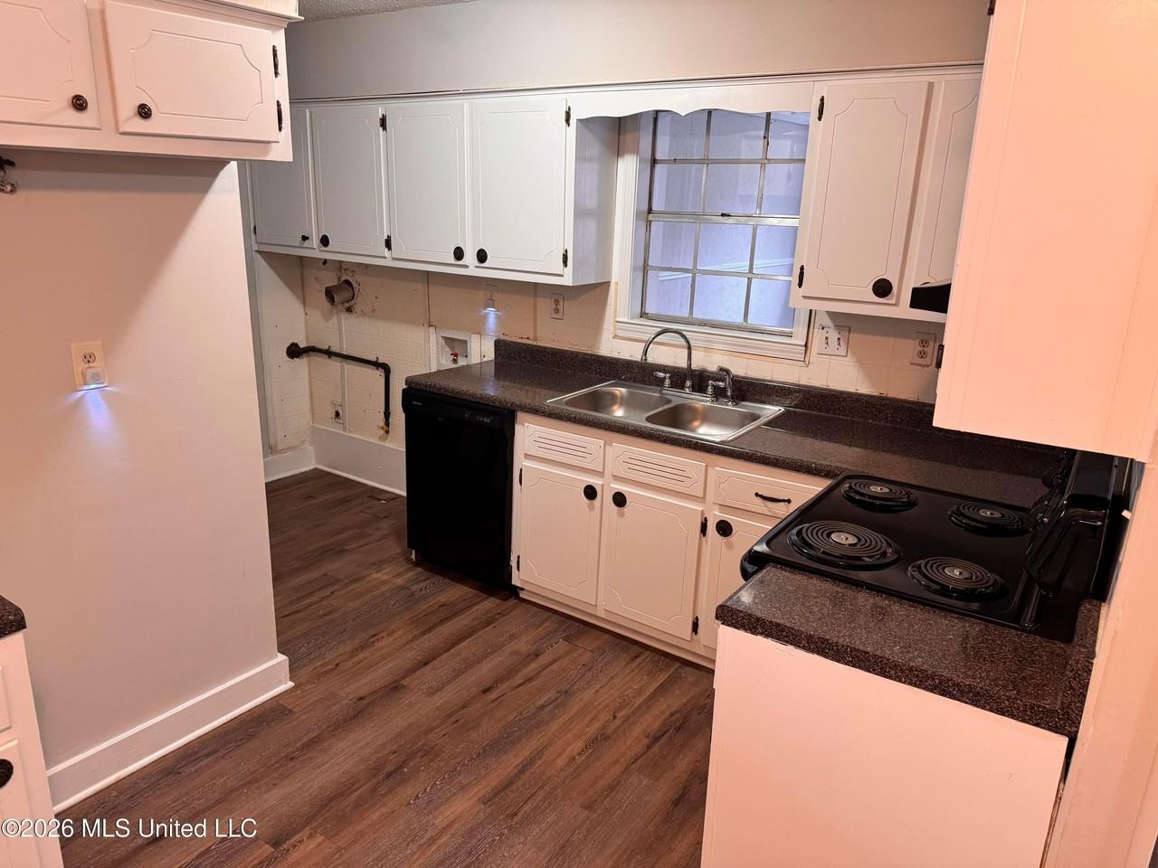 3035 Greenbriar Cv W - Photo 2 of 10