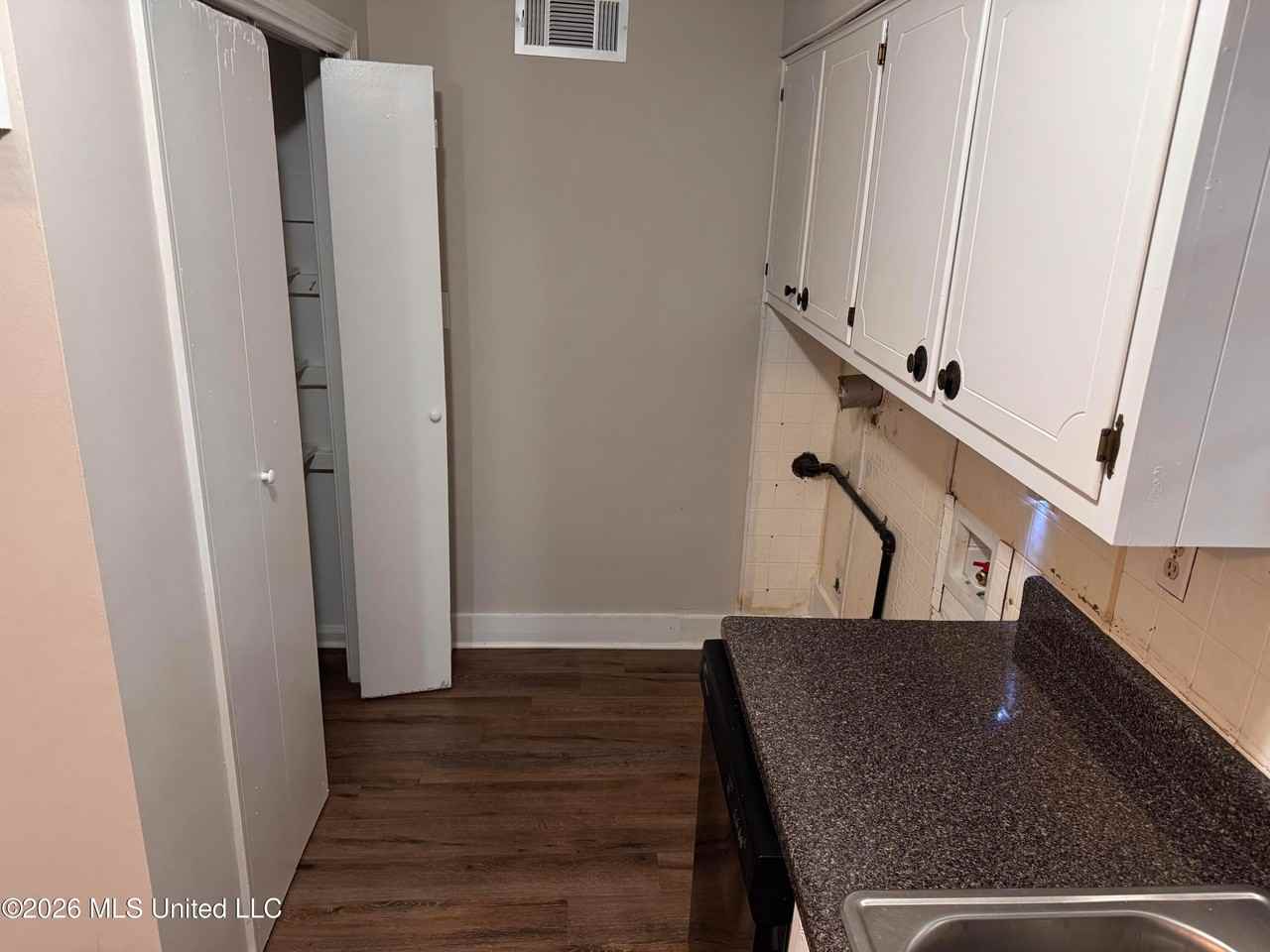 3035 Greenbriar Cv W - Photo 4 of 10