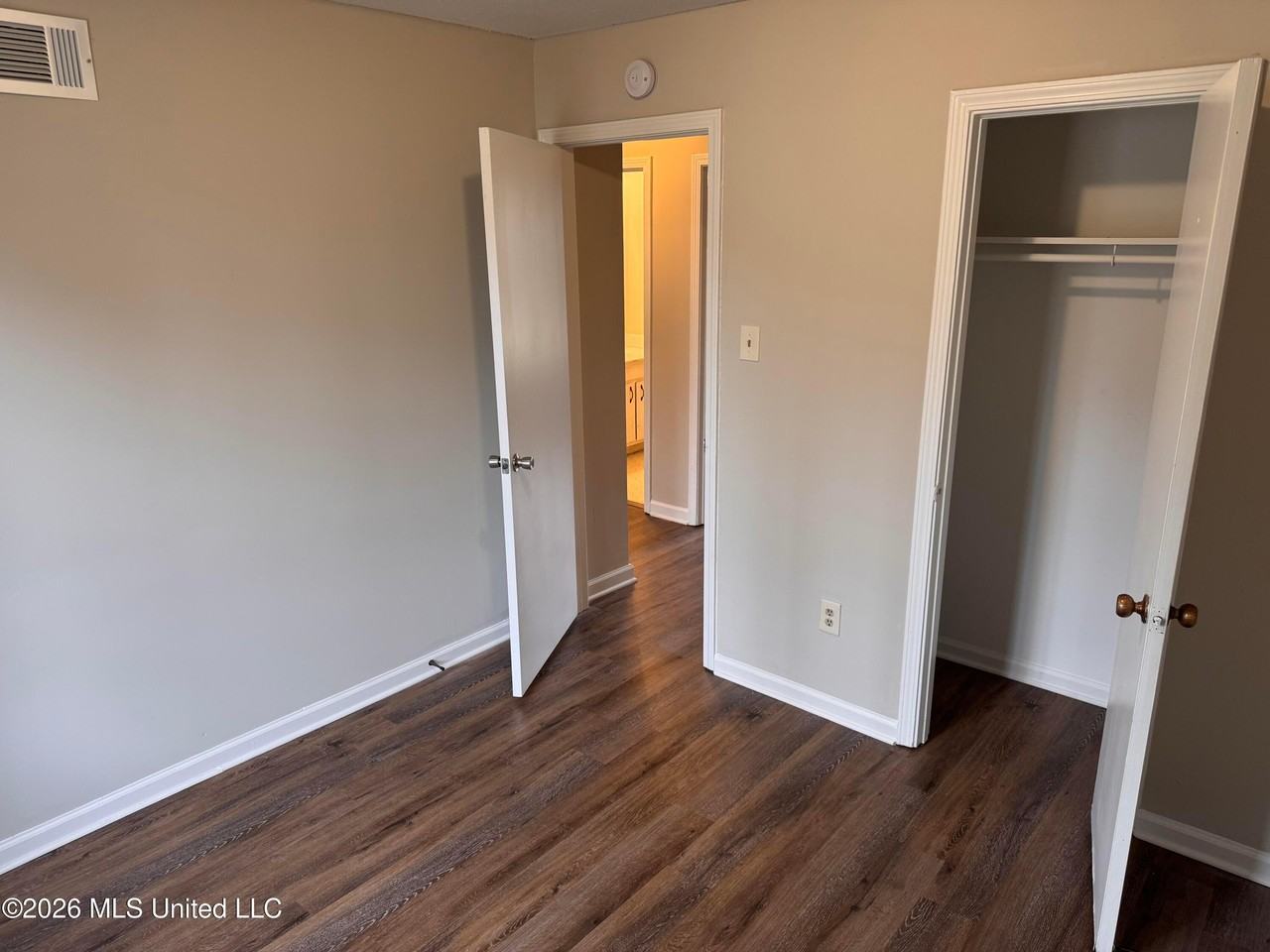 3035 Greenbriar Cv W - Photo 7 of 10