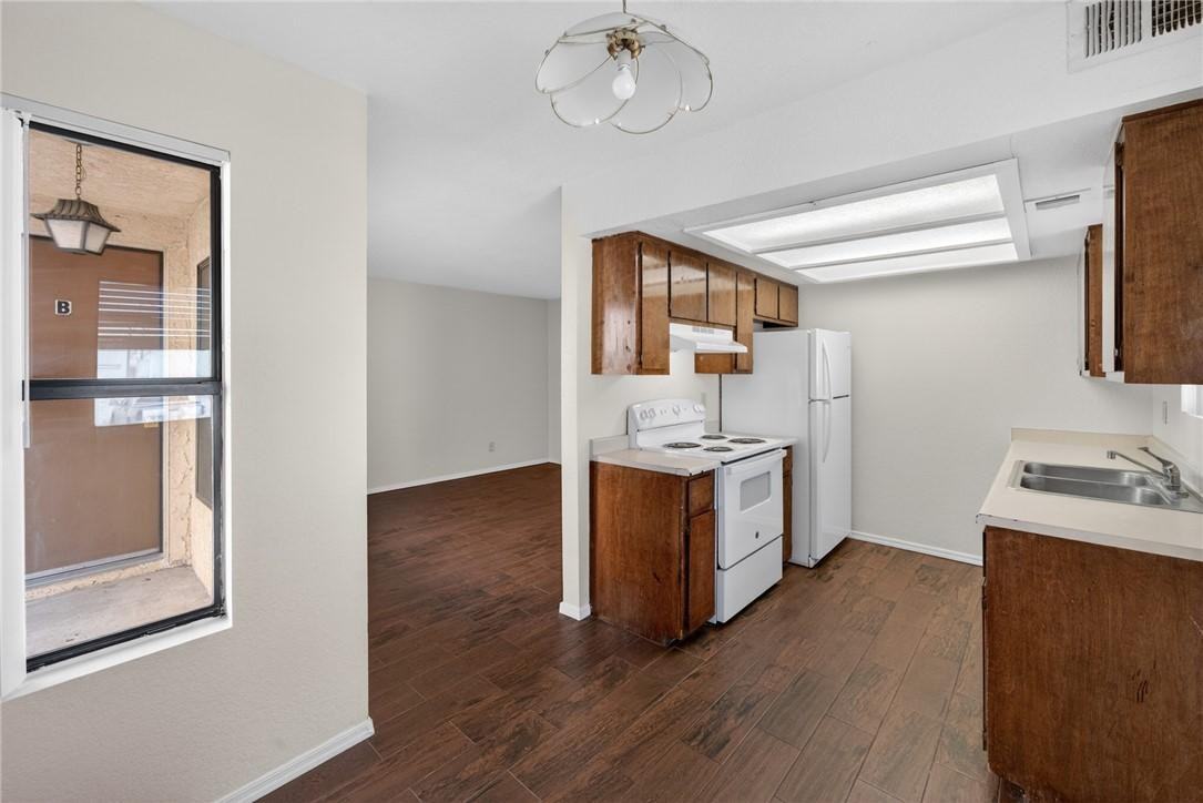 3659 Wendell Ave - Photo 6 of 15