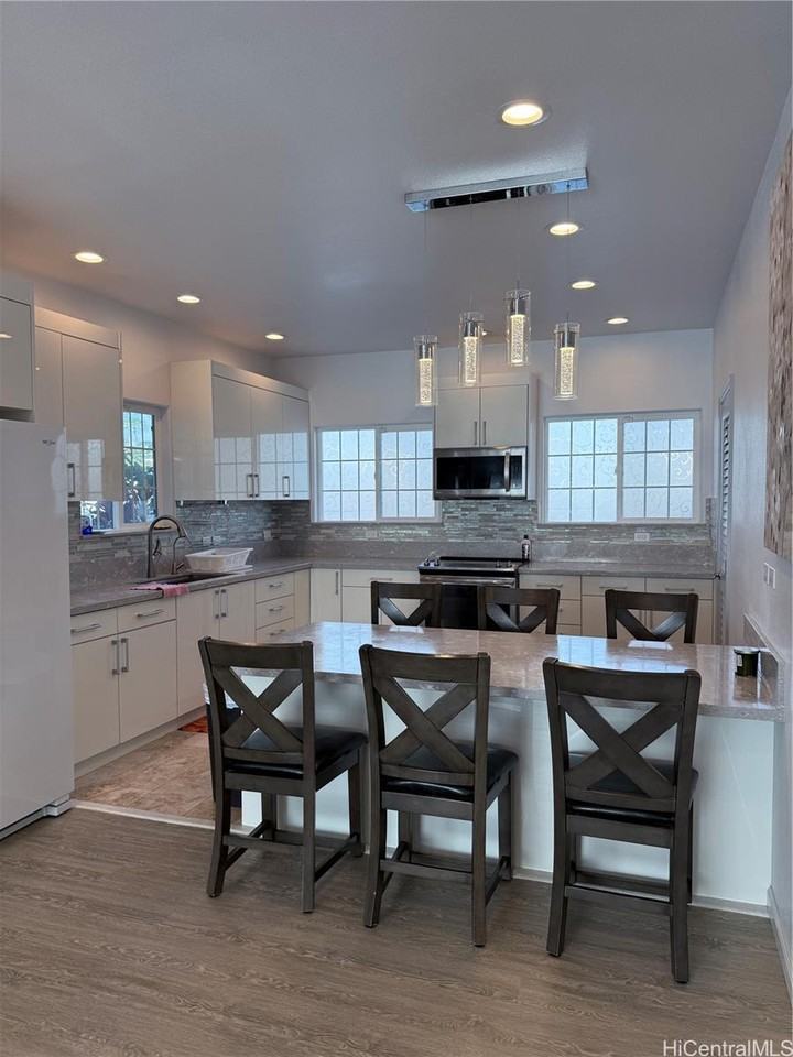 1380 Hoona St #A - Photo 6 of 23