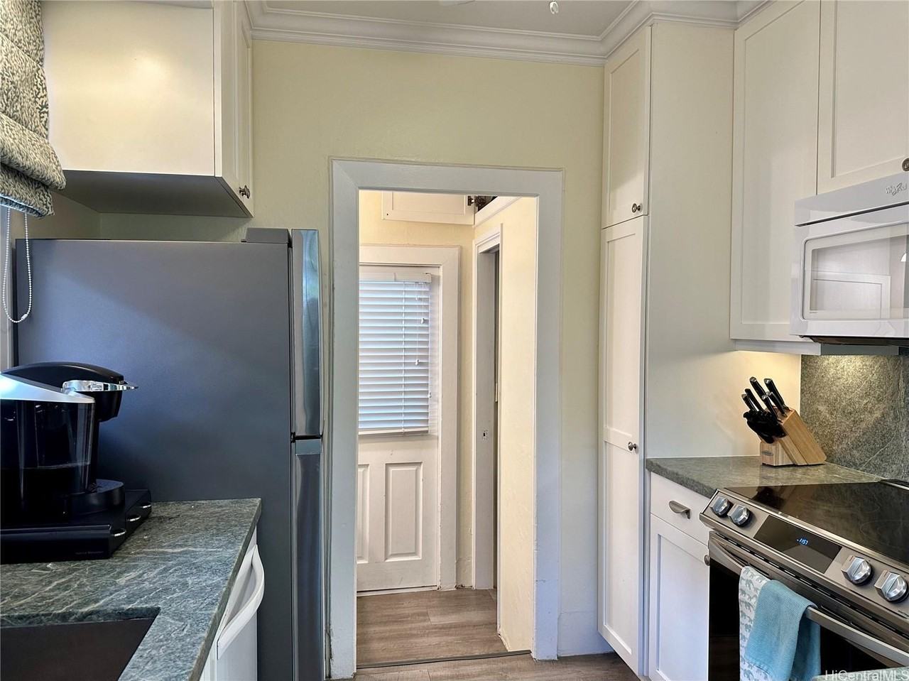 3023 Kalakaua Ave - Photo 5 of 19