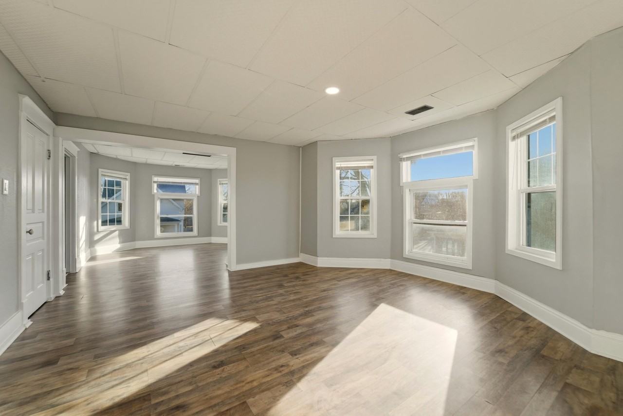 208 E Barker Ave - Photo 2 of 27