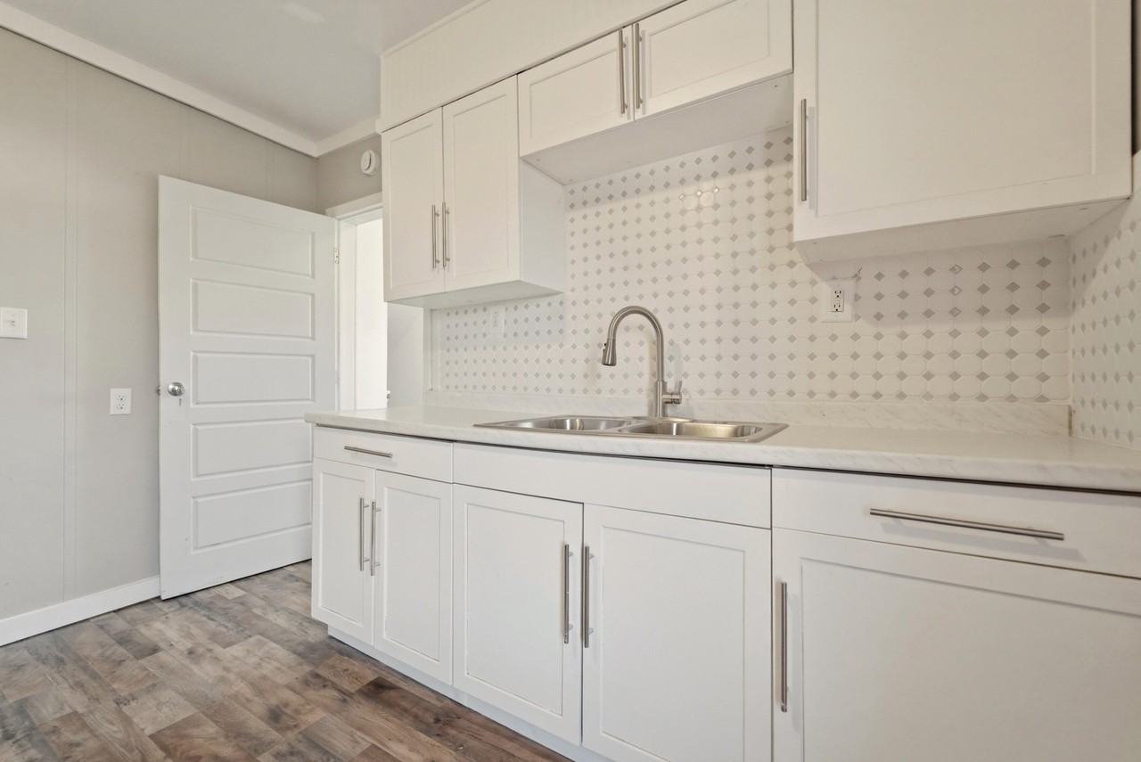 208 E Barker Ave - Photo 6 of 27