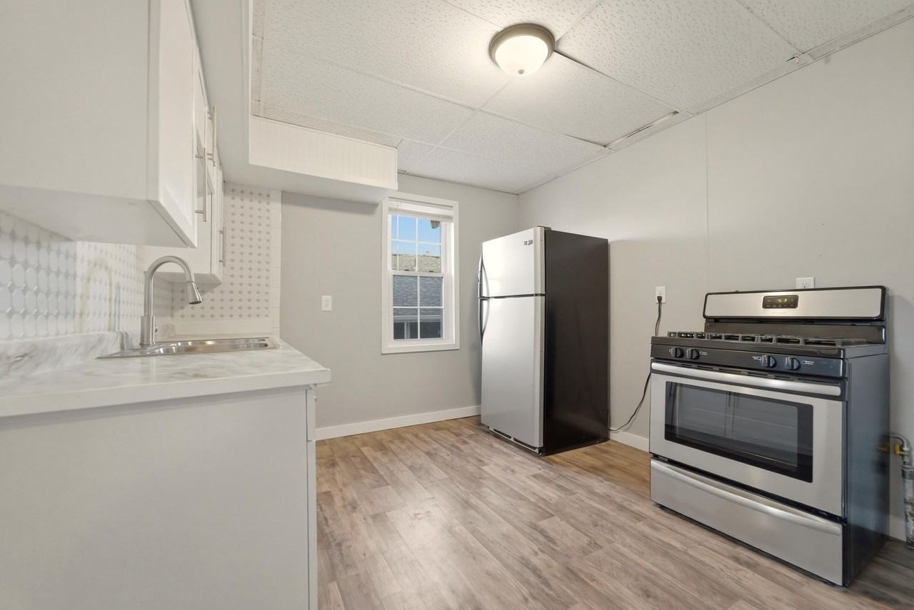 208 E Barker Ave - Photo 7 of 27