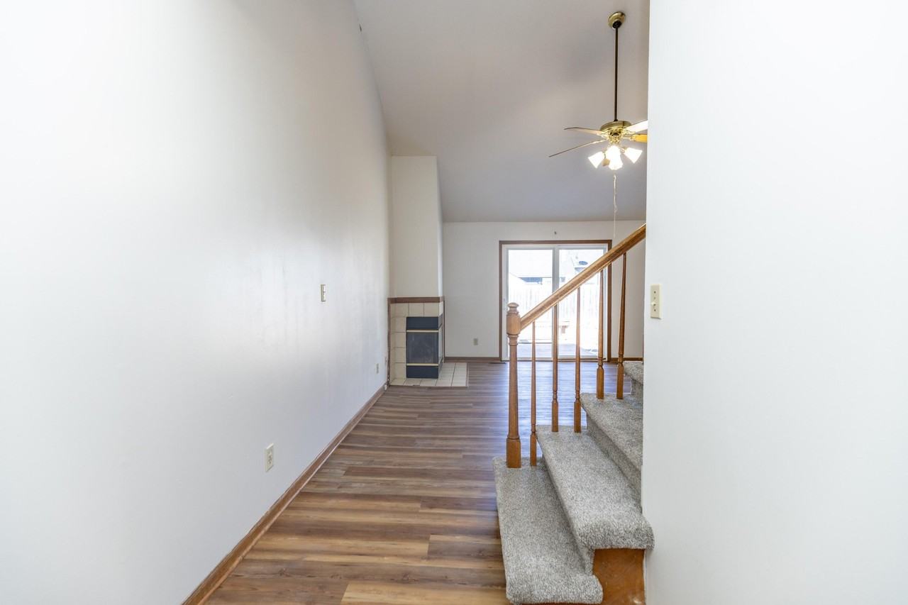 1215 Sturdy Rd - Photo 2 of 30