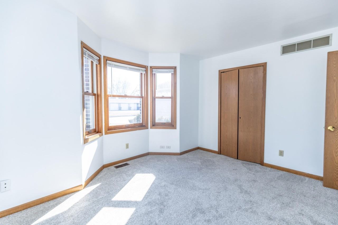 1215 Sturdy Rd - Photo 3 of 30