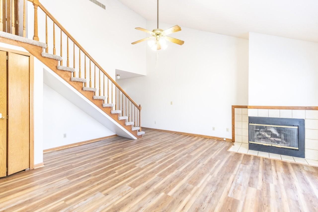 1215 Sturdy Rd - Photo 4 of 30