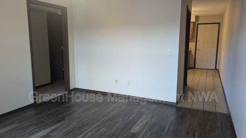 423 Se A St - Photo 4 of 12