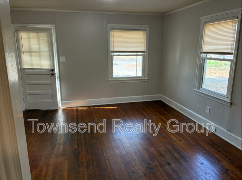 2181 Culp Cir - Photo 3 of 10