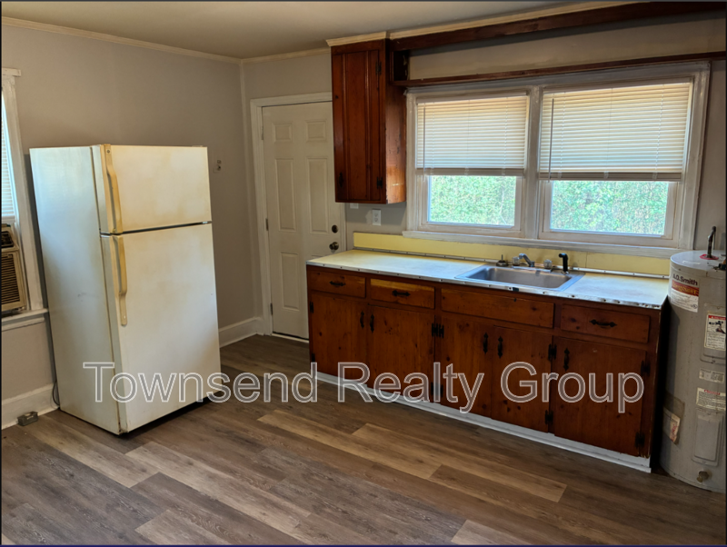 2181 Culp Cir - Photo 4 of 10