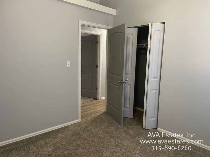 731 E Laporte Dr - Photo 3 of 11