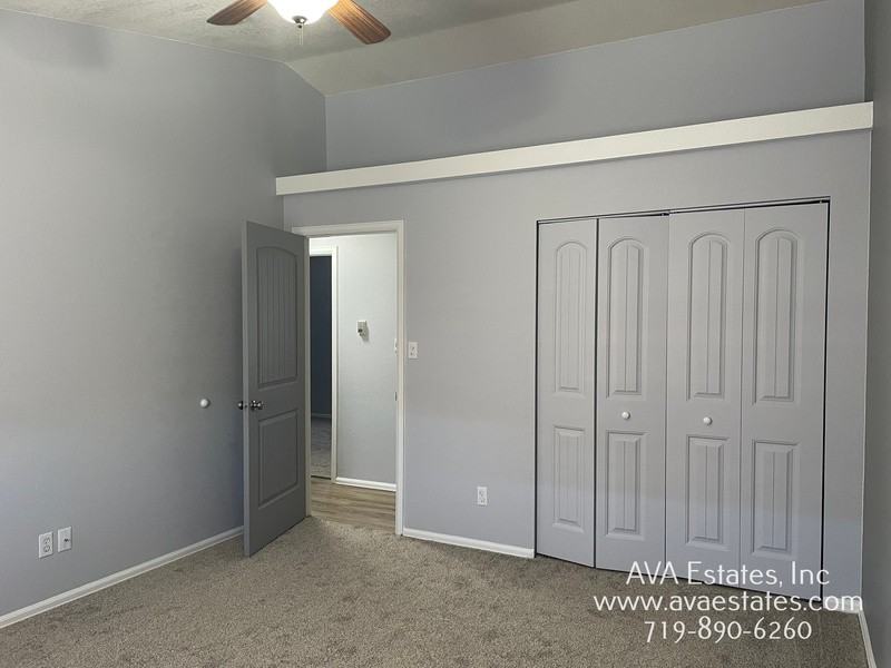 731 E Laporte Dr - Photo 5 of 11