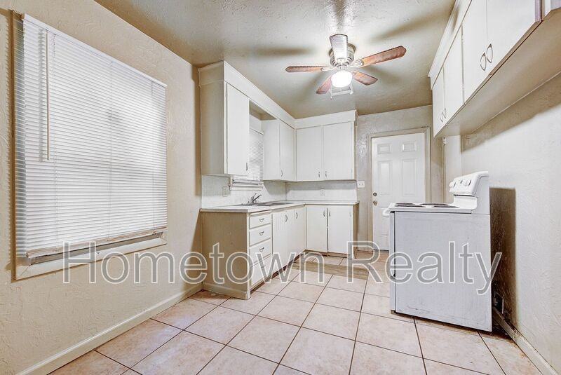 410 E Steed Dr - Photo 7 of 34