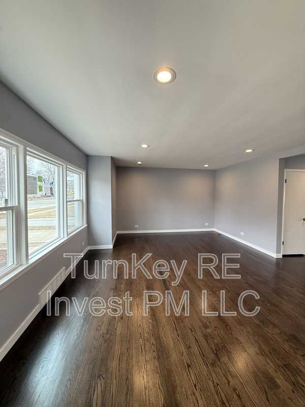 18227 Center Ave - Photo 2 of 12