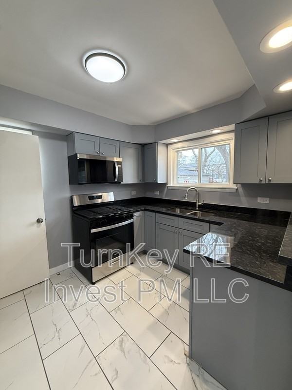 18227 Center Ave - Photo 4 of 12