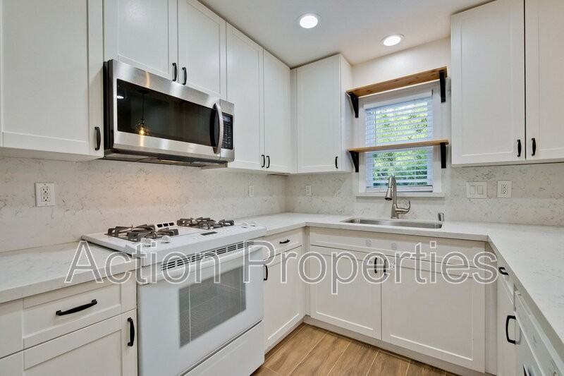 741 Cottage Ct - Photo 5 of 17