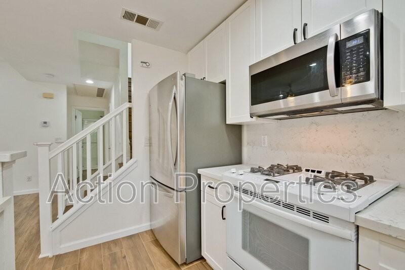 741 Cottage Ct - Photo 6 of 17