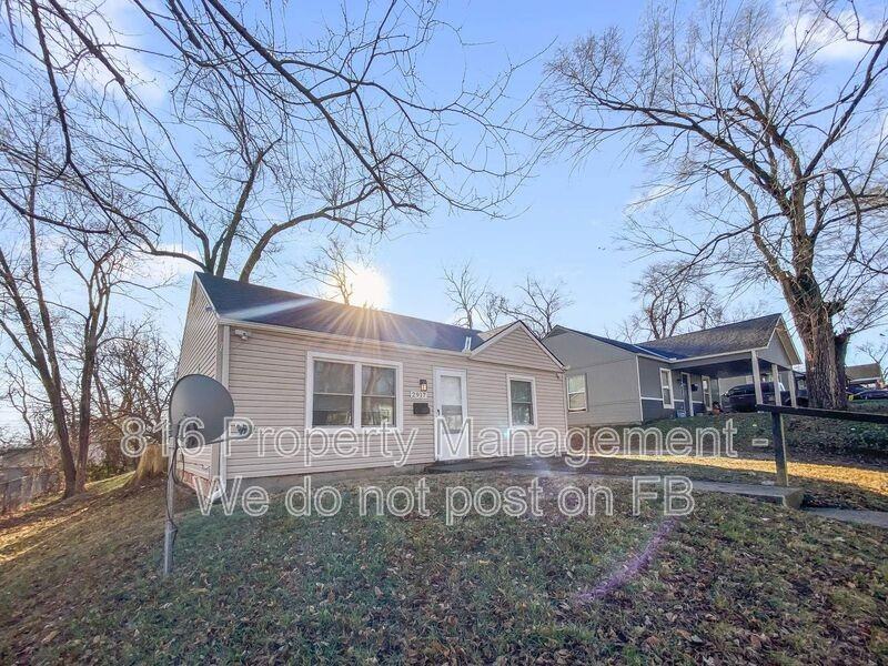 2917 S 51st Ter - Photo 2 of 15