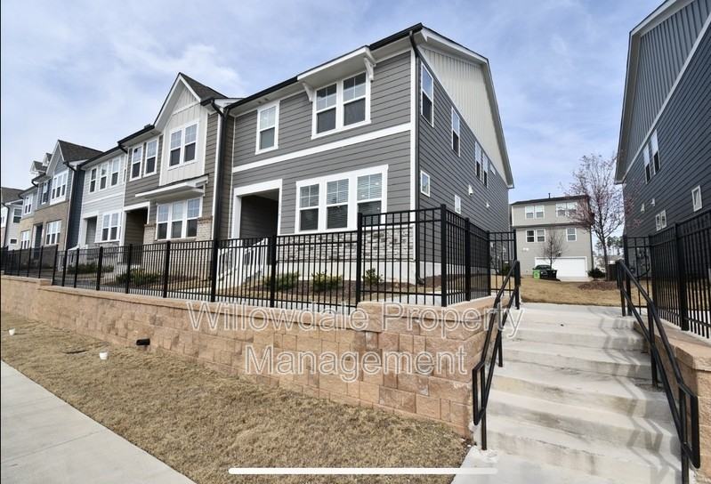 2534 Hutch Ln - Photo 2 of 26