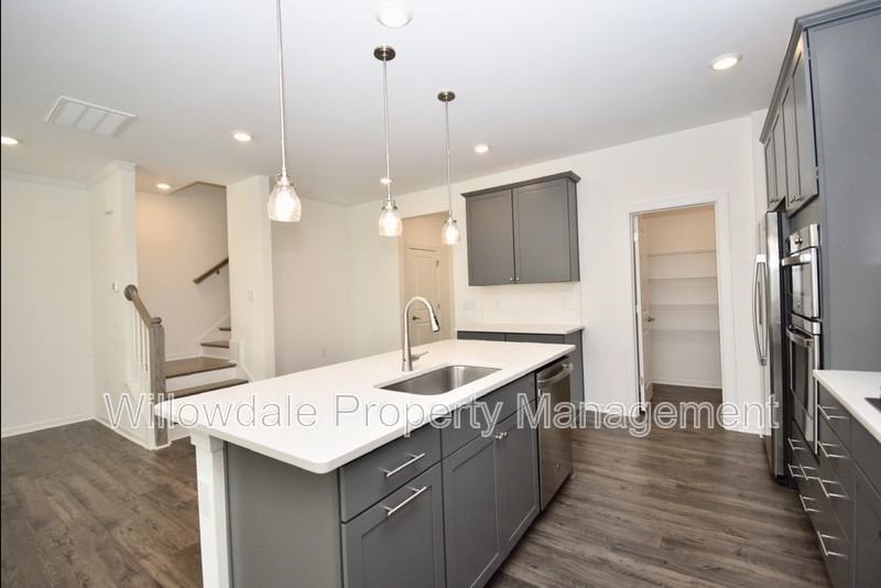 2534 Hutch Ln - Photo 3 of 26