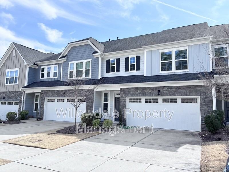 1112 Lakebrink Dr - Photo 2 of 40